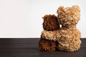 Teddy_bear_Two_Hug_519103_300x199.jpg